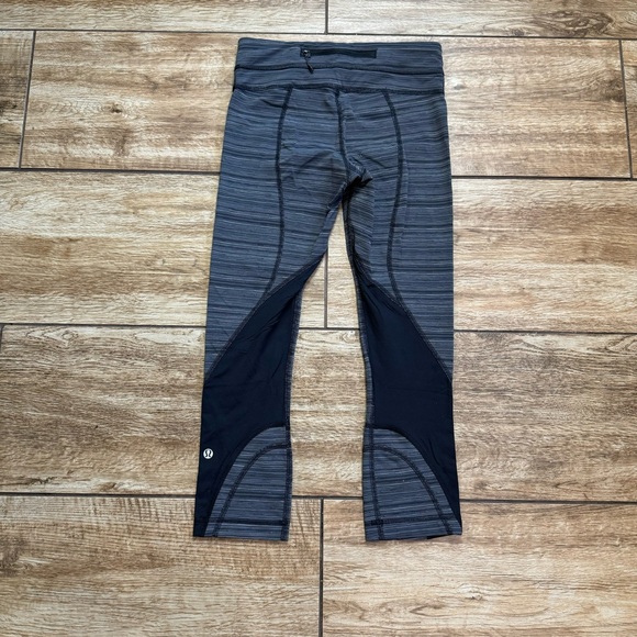 Lululemon Run Inspire Crop II Mesh Cyber Stripe Deep Coal Black Mesh Size 4 - Picture 12 of 15